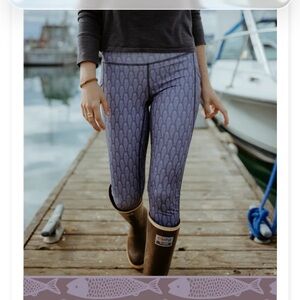 Salmon Sisters x Youer Leggings